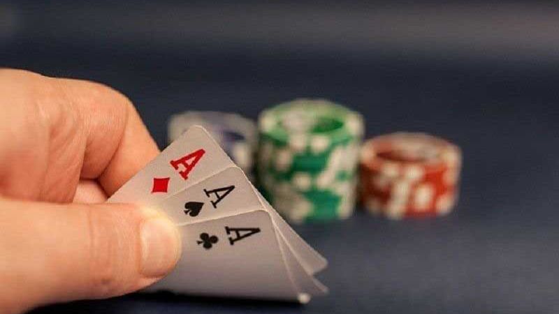 Mẹo đánh rồng hổ - Hướng dẫn từ A đến Z để thành công 11 Chiến thuật bluffing (lừa đối thủ)